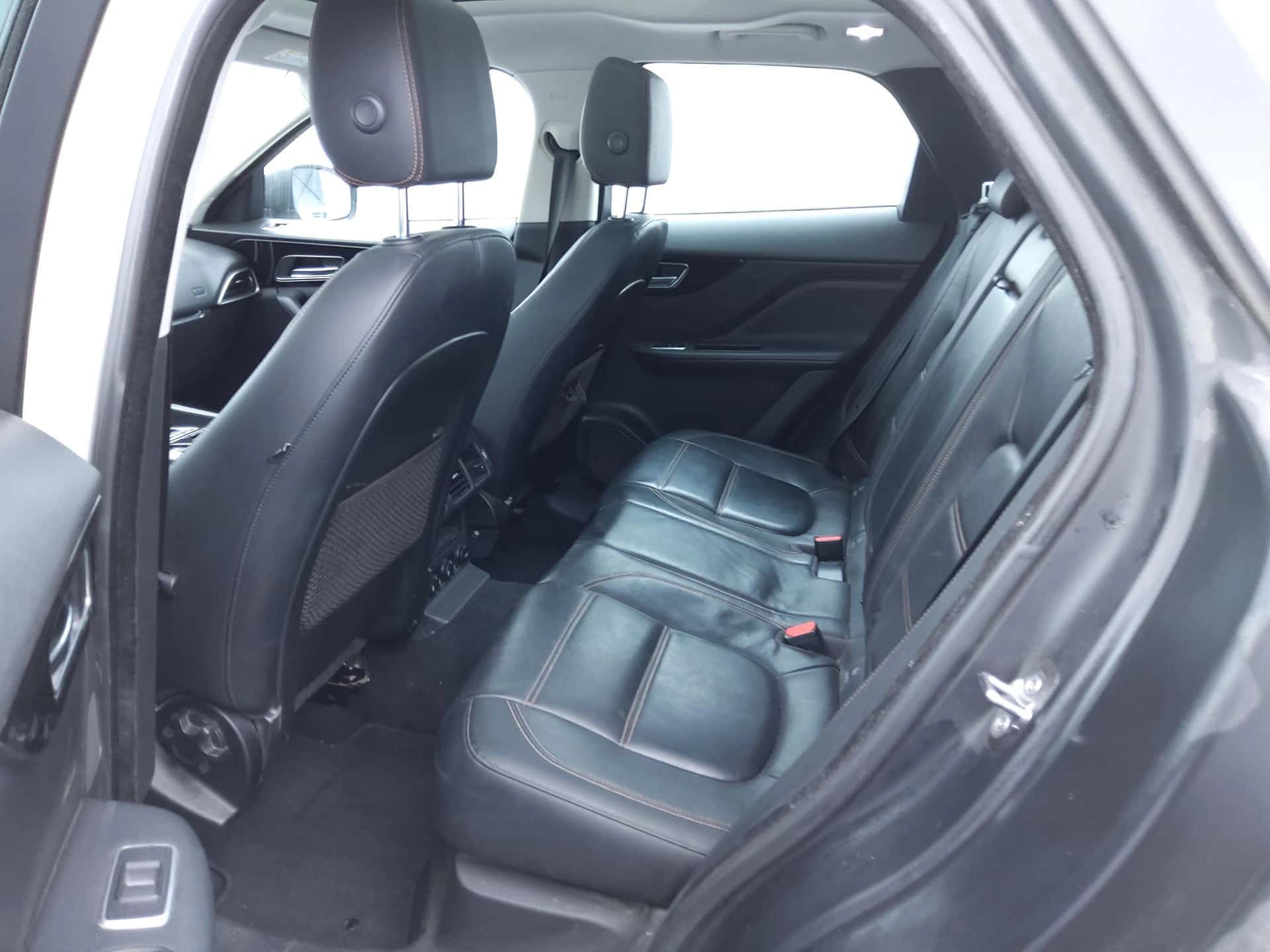 F-Pace 2.0 D - 180 ch AWD BVA8, JAGUAR · 2016 · 95 545 km · Diesel à Colombier-Saugnieu — photo 1