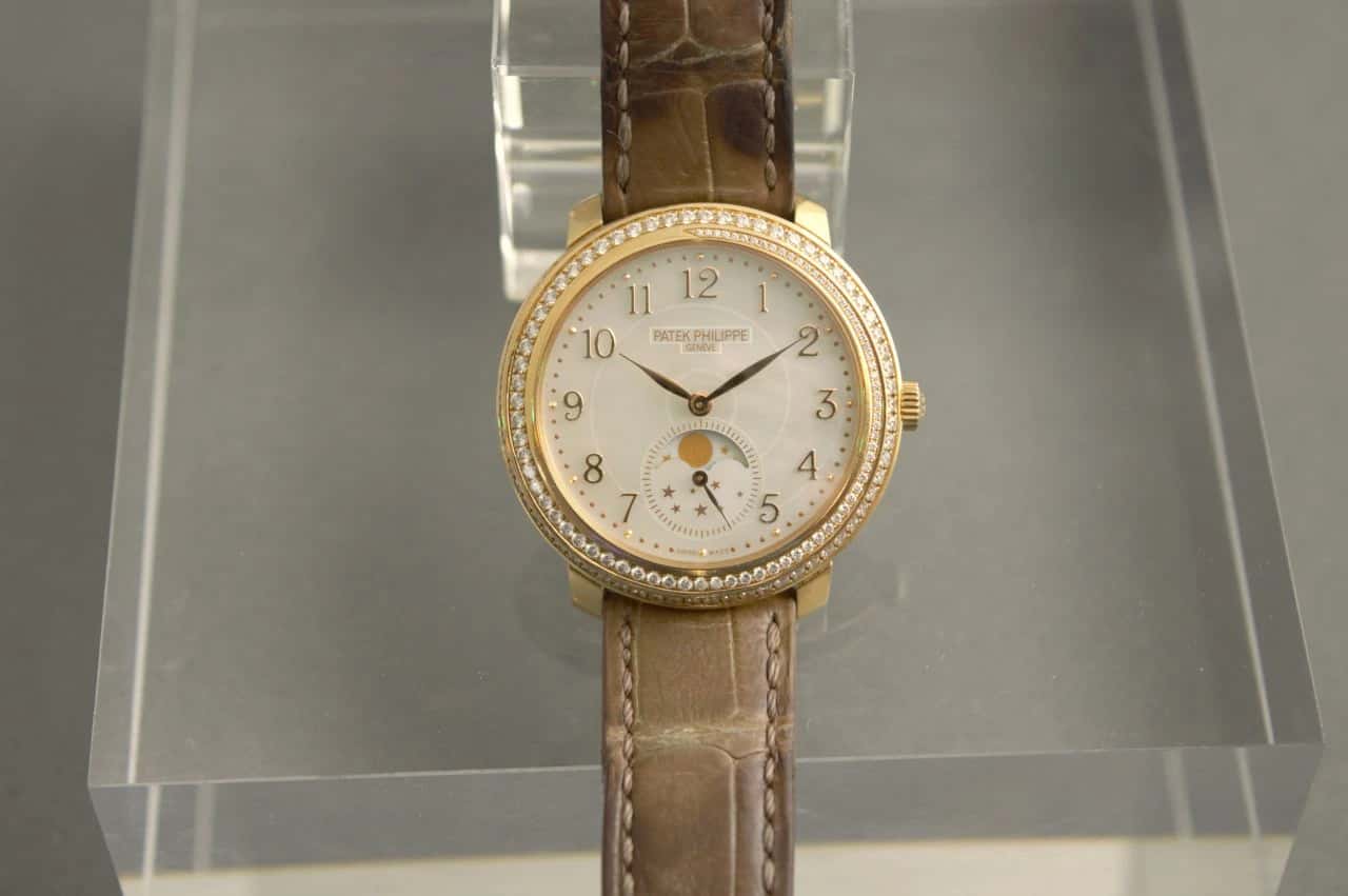 PATEK PHILIPPE. Montre de dame en or jaune 18K, ca…