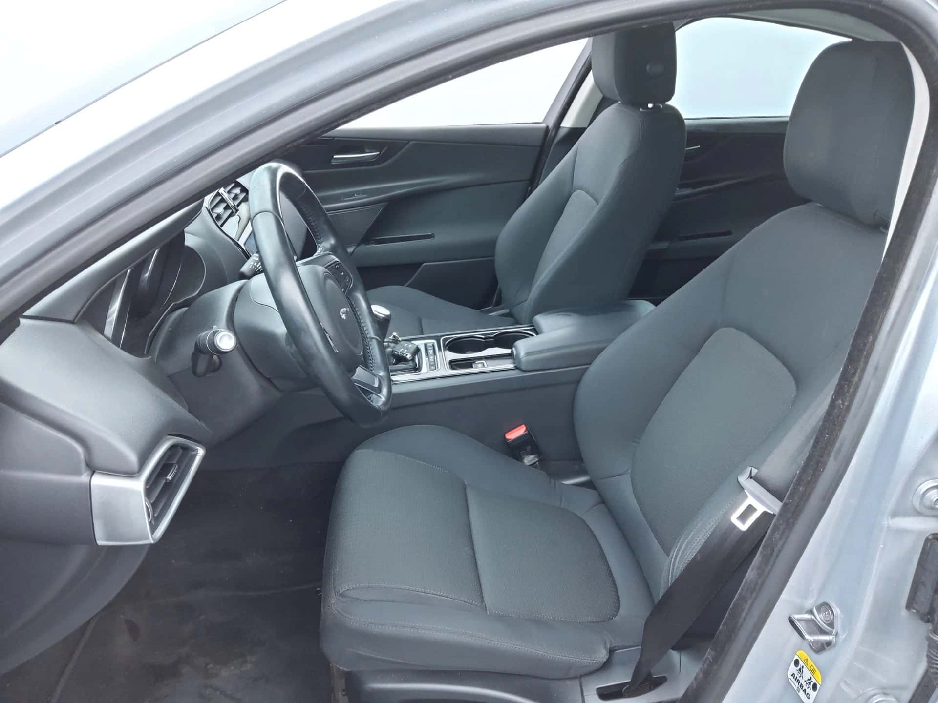 XE 2.0 D - 163 ch E-Performance, JAGUAR · 2015 · 47 494 km · Diesel à Colombier-Saugnieu — photo 1