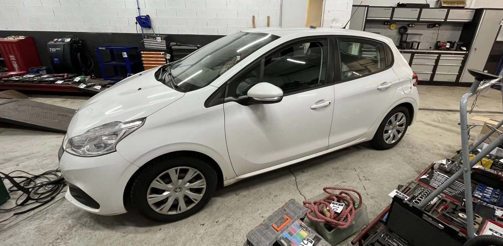 Peugeot 208, année 2018, avec 220800 km au compteur