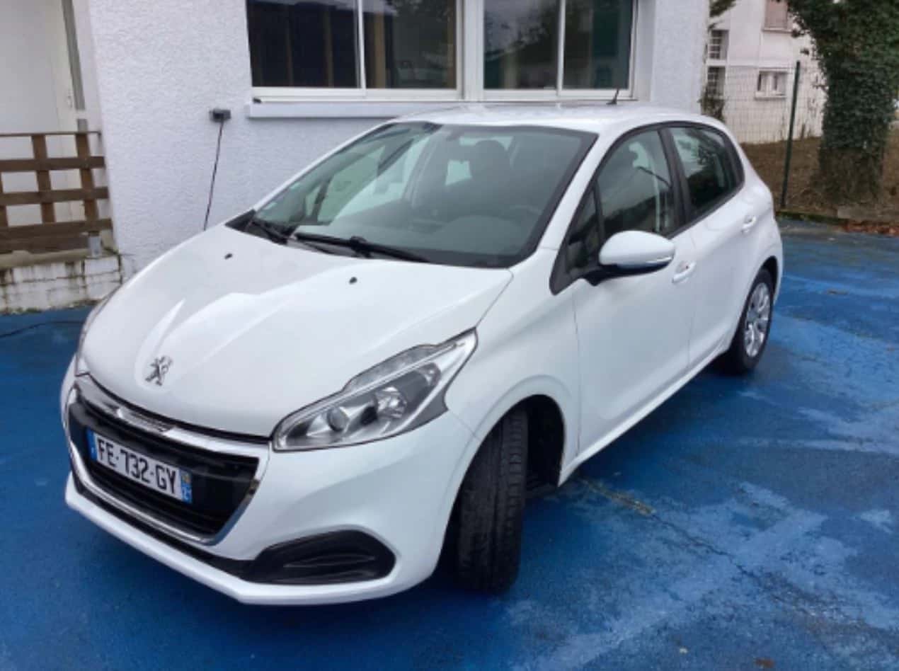 Peugeot 208, année 2019, ayant 67810 km au compteur