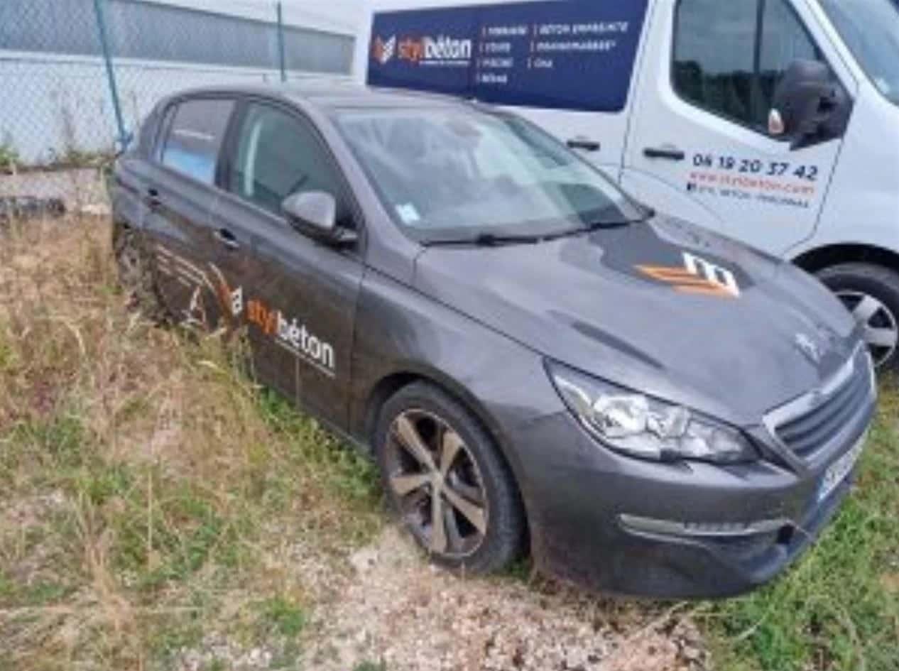 PEUGEOT 308, 5cv, go, 2017, Peugeot · 2017 à Bourg-en-Bresse — photo 1