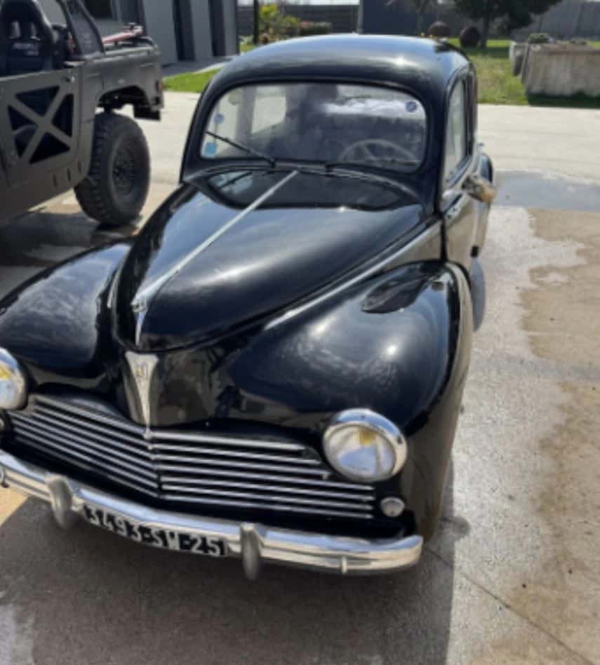 Peugeot 203, noir, avec 12979 km au compteur