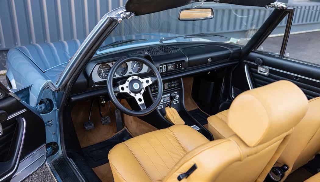 PEUGEOT, 504, 1974, PEUGEOT · 1974 à Paris — photo 1