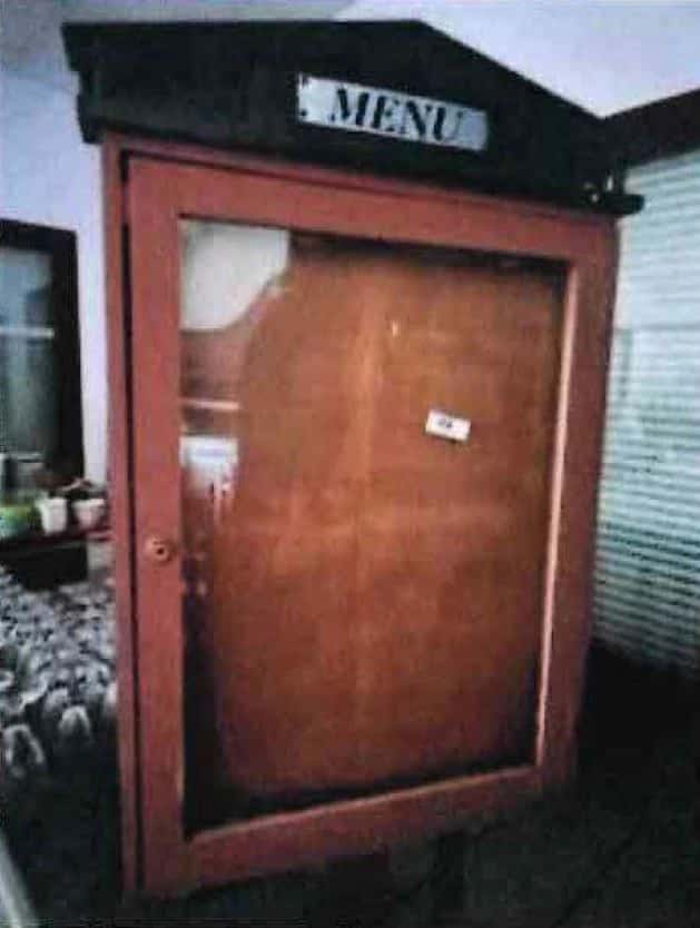 Un porte menu et un totem extérieur à Arcomps — photo 1