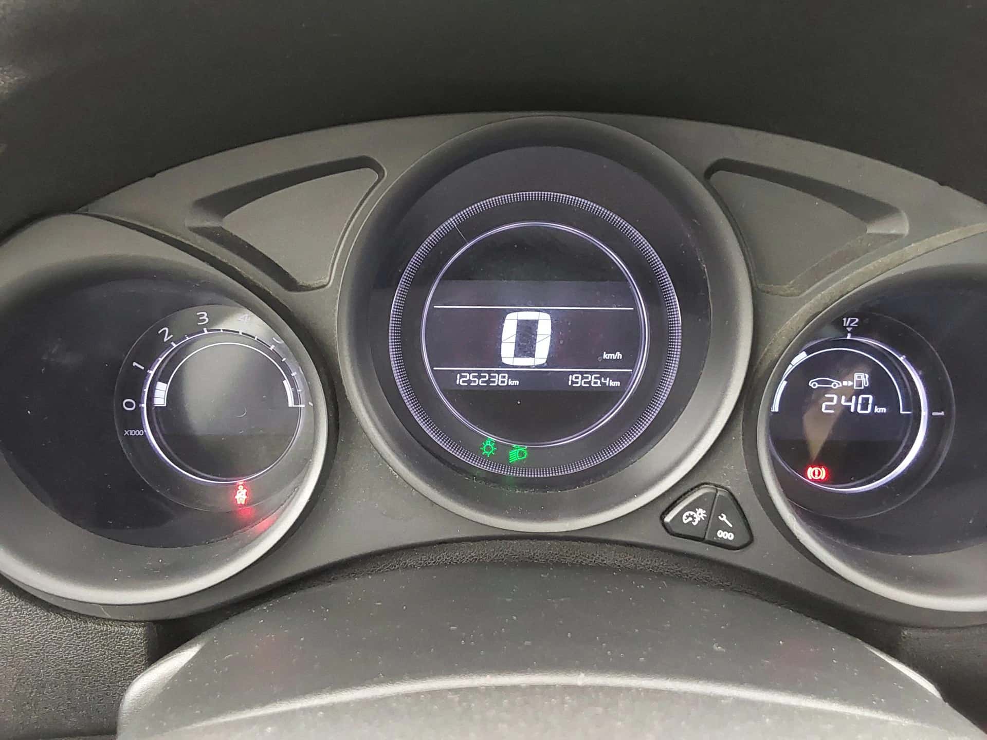 C4 PureTech 130 S&S BVM6 Millenium, CITROEN · 2015 · 125242 km · Essence à Caudan — photo 1