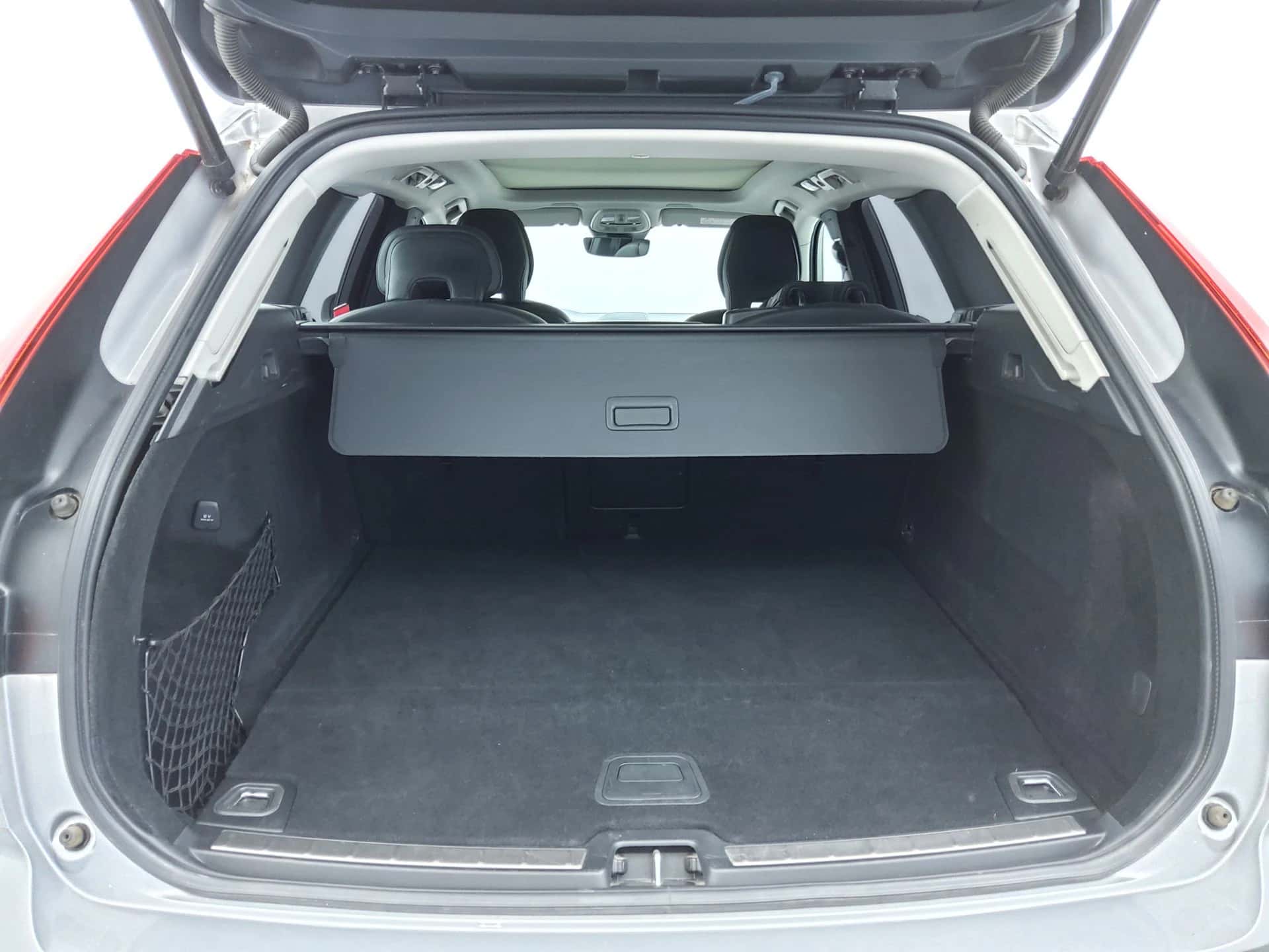 XC60 T6 Recharge AWD 253 ch + 87 ch Geartronic 8, VOLVO · 2021 · 122 843 km · Hybride à Caudan — photo 1