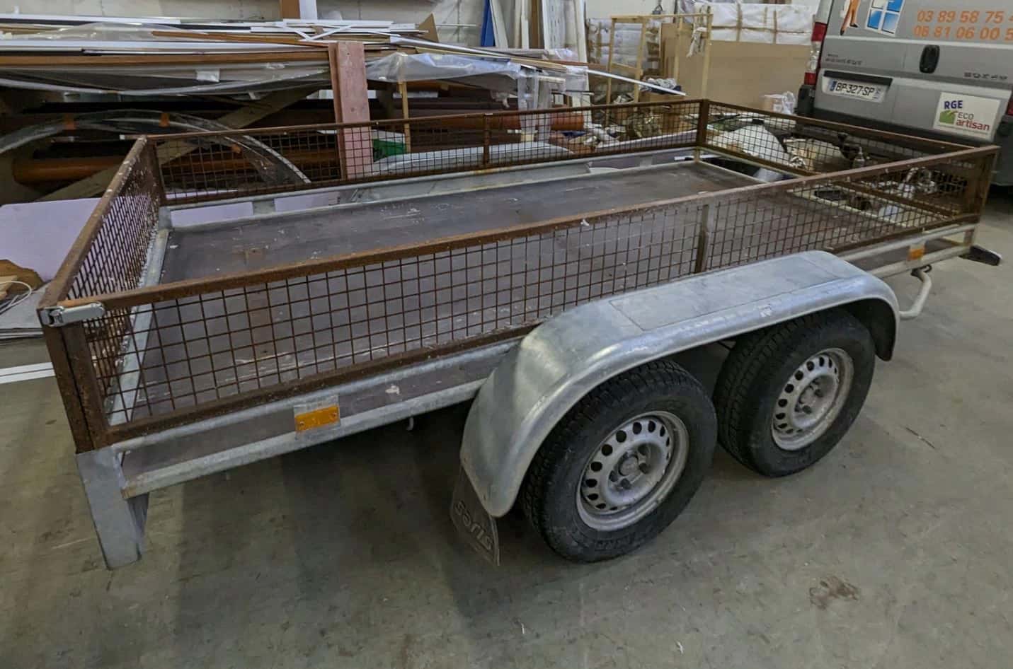 Un remorque de la marque Saris de type SA 1500