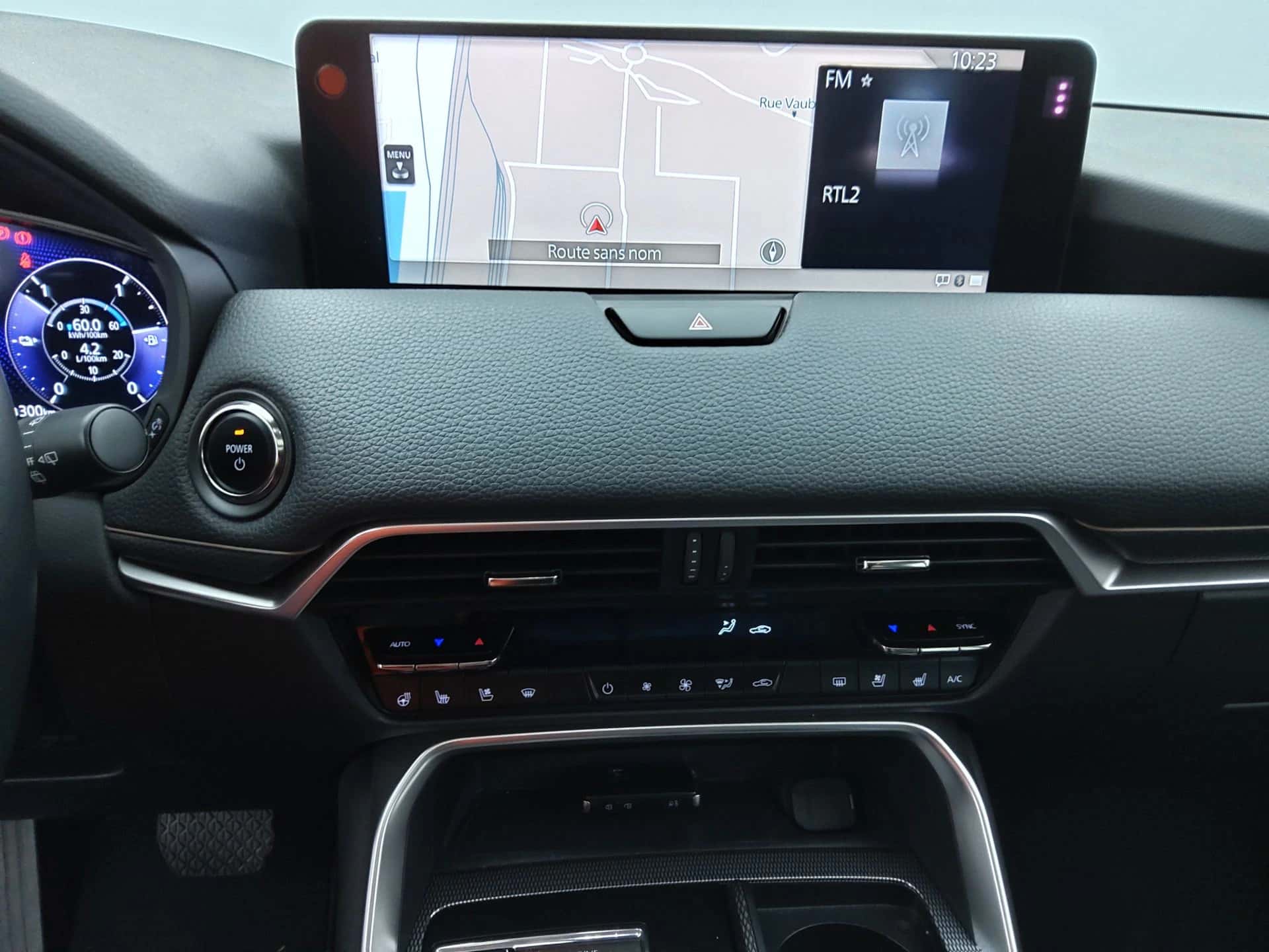 CX-60 2.5L e-SKYACTIV PHEV 327 ch 4x4 BVA8, MAZDA · 2022 · 43 080 km · Hybride à Bassens — photo 1