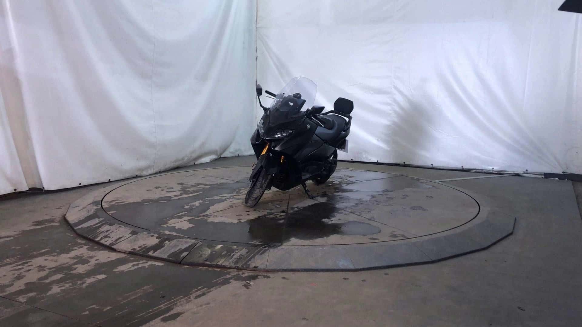 562