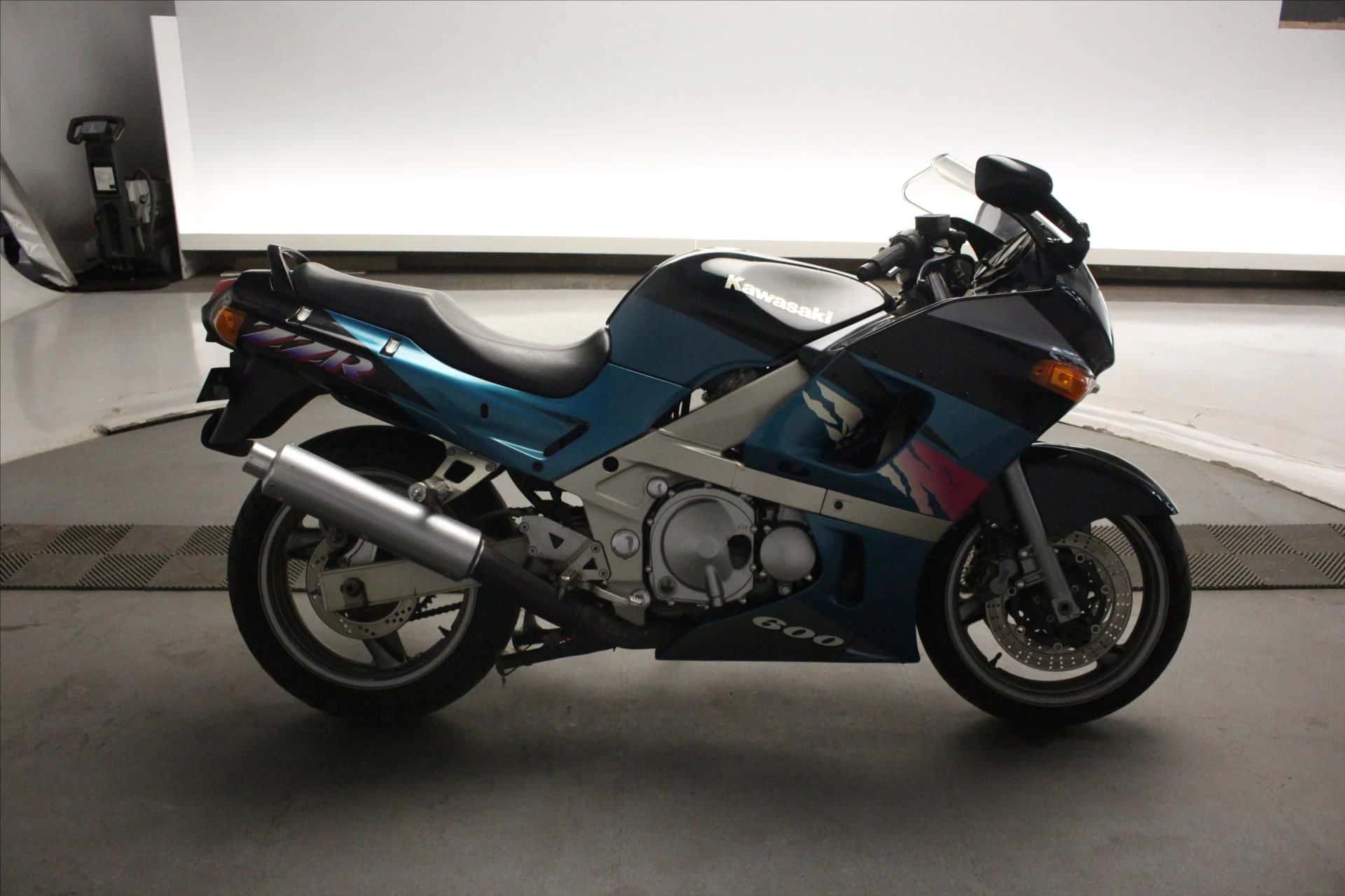NC, KAWASAKI · 1996 · 41 606 km · Essence à Caudan — photo 1