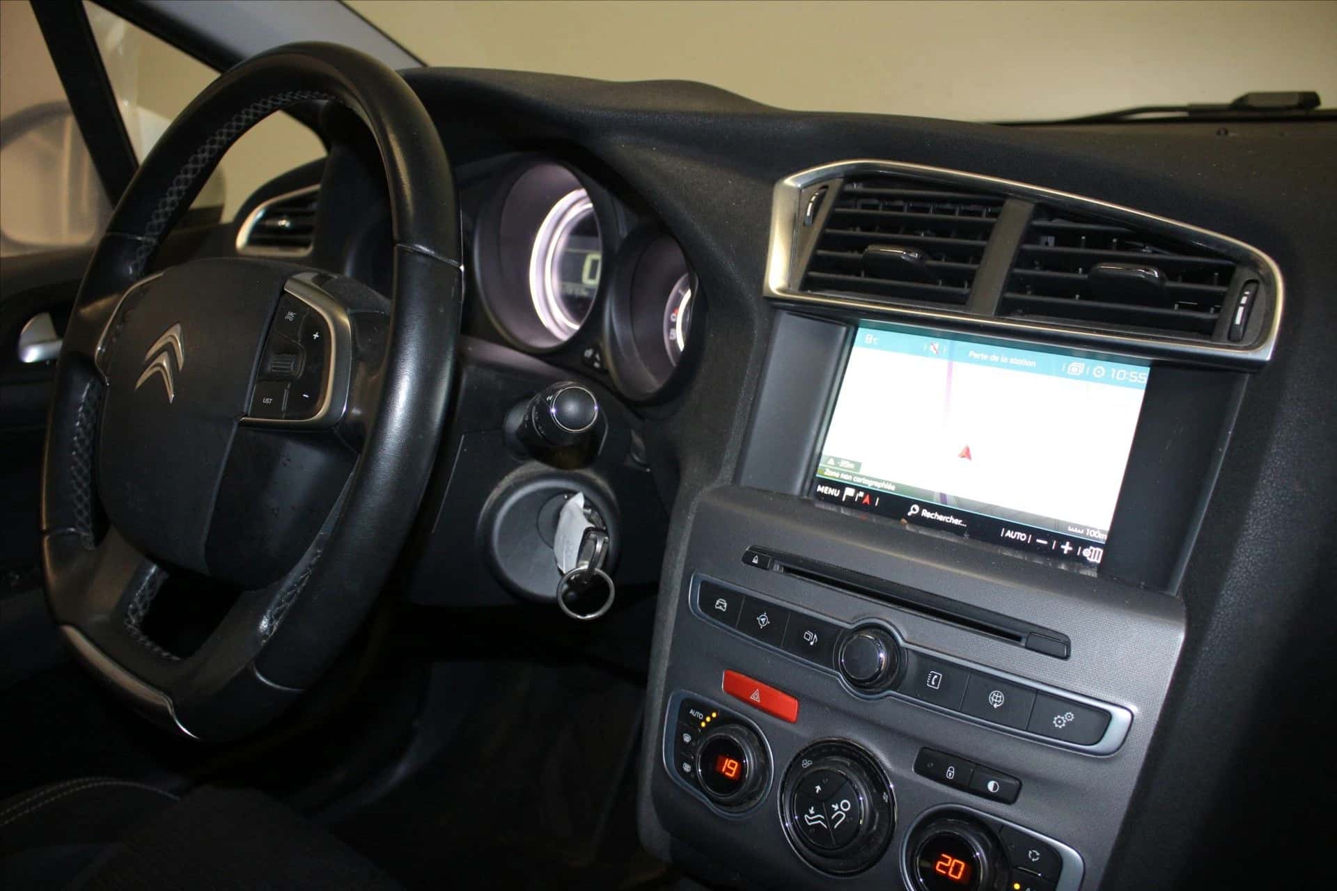 C4 SOCIETE BLUEHDI 100, CITROEN · 2017 · 173 702 km · Diesel à Caudan — photo 1