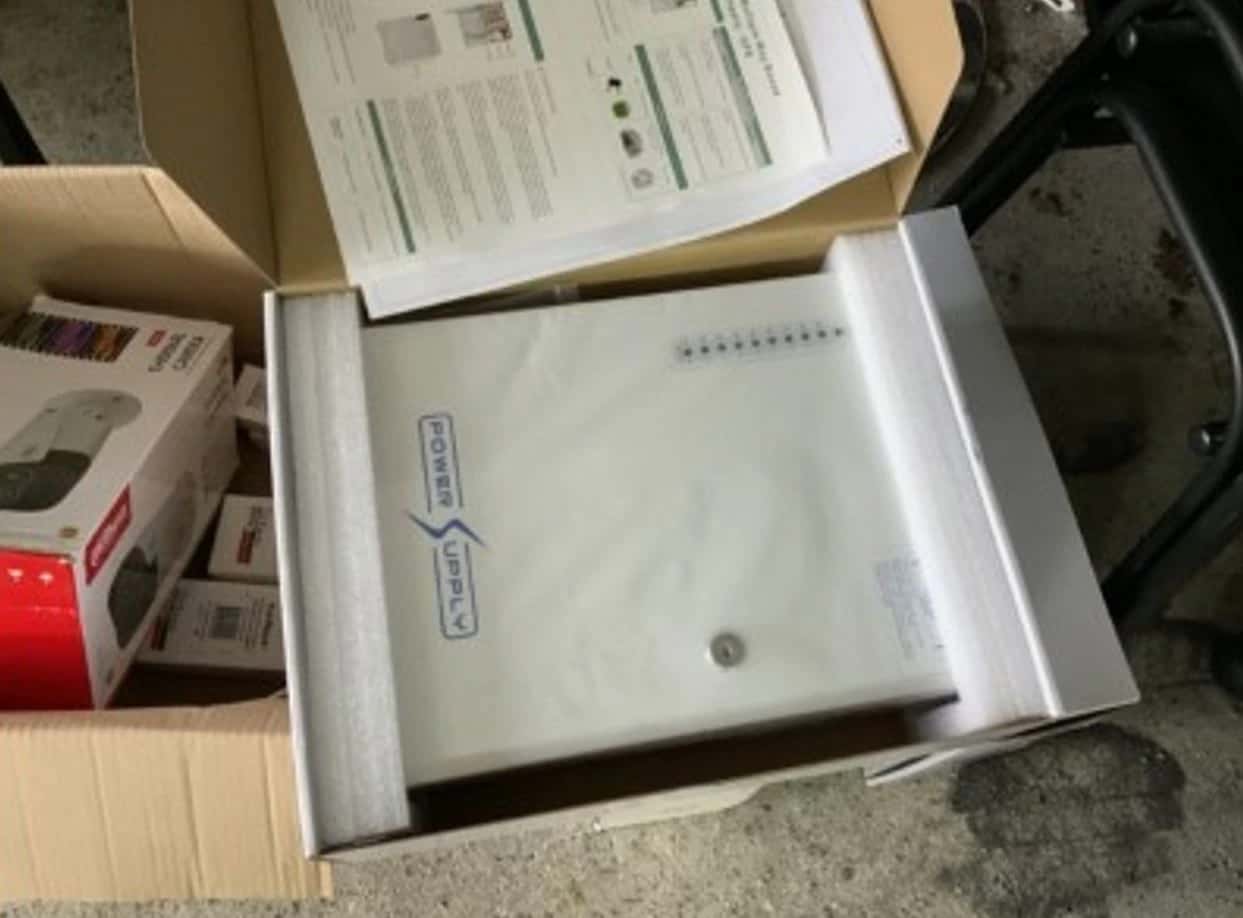stock neuf de 7 centrales d’alarme neuves