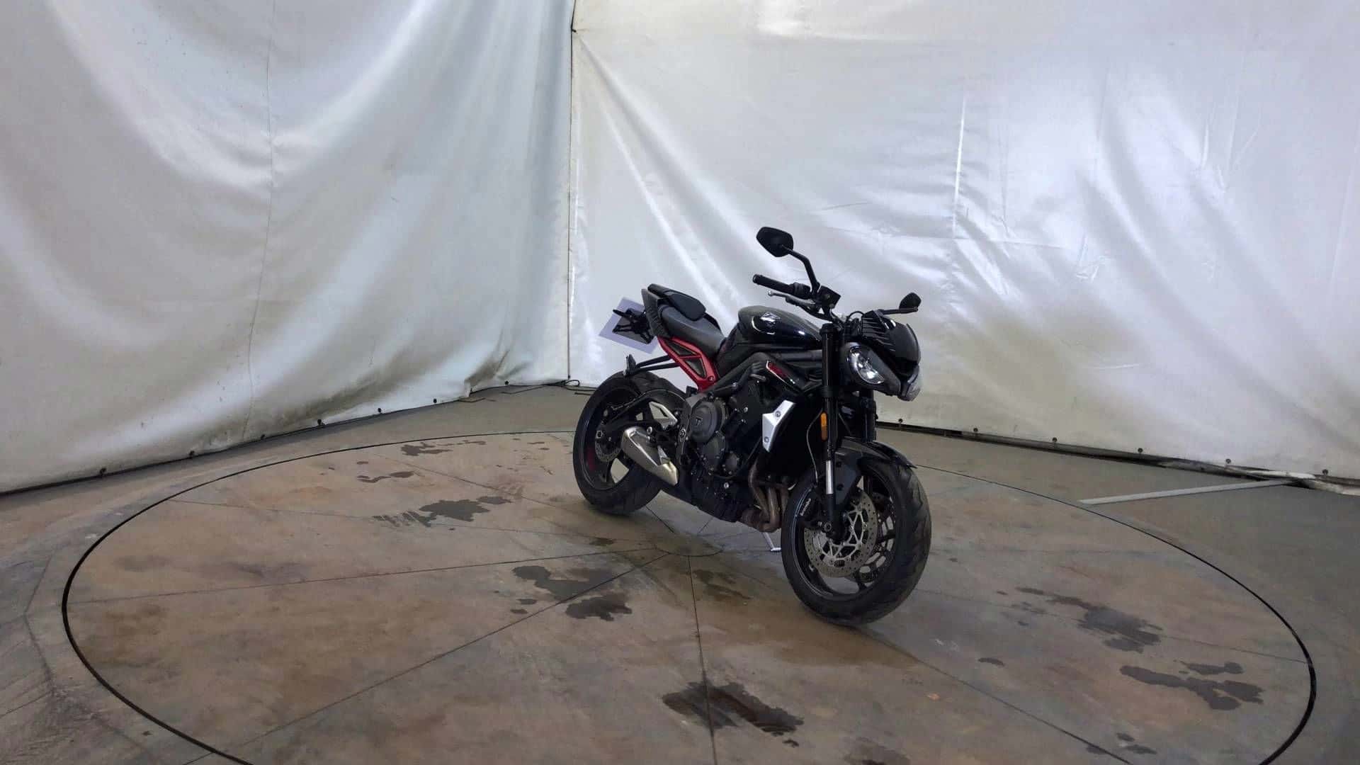 STREET TRIPPLE, TRIUMPH · 2021 · 3835 km · Essence à Anceaumeville — photo 1