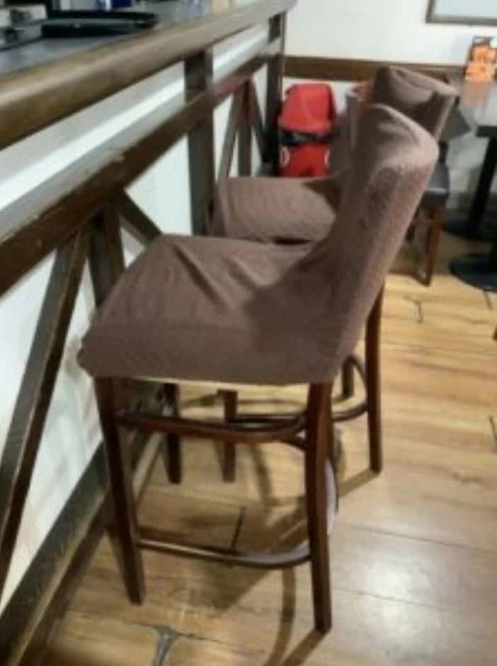 4 tabourets et 2 manges debout à Polliat — photo 1