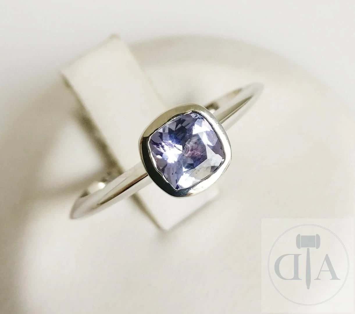 0.62ct Tanzanite Ring - Material: 18 kt. White Go… — photo 1