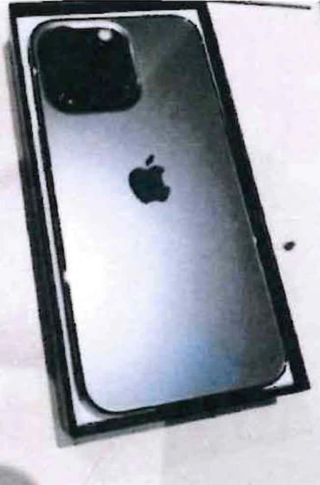 Un téléphone I PHONE 13 PRO
