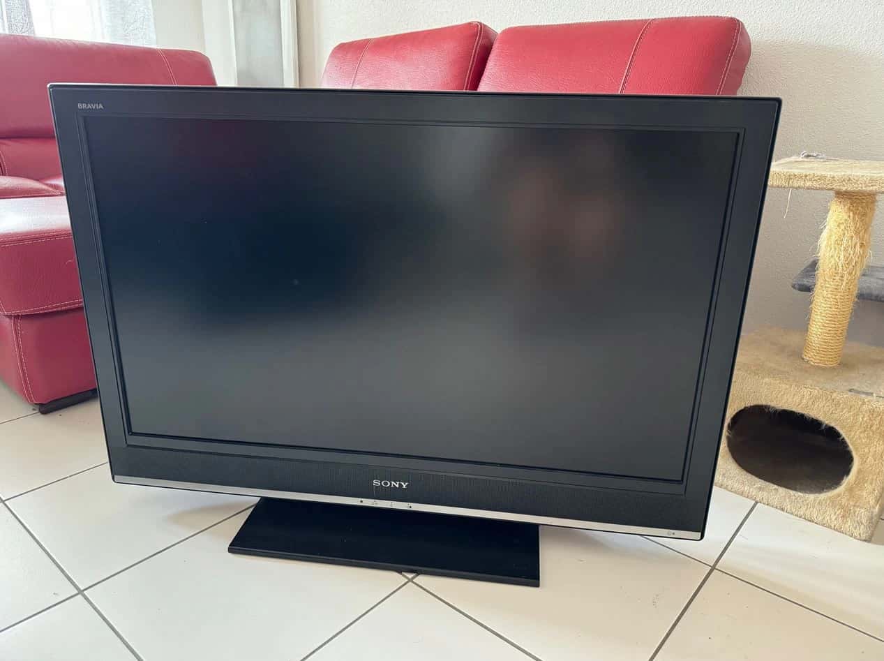 1 téléviseur Sony de 101 cm