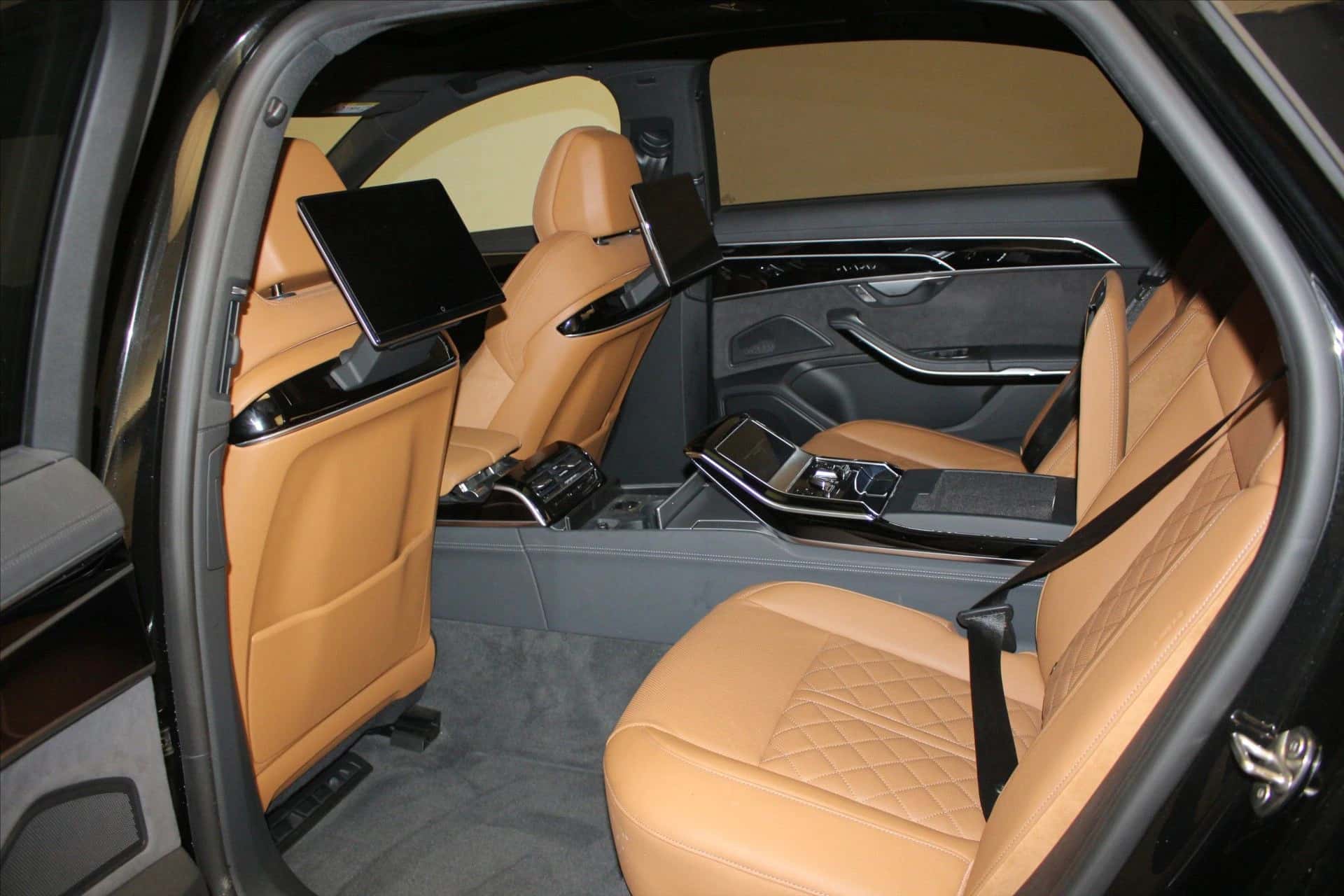 A8 L 60 TFSI e Tiptronic 8 Quattro, AUDI · 2022 · 28 445 km · Hybride à Caudan — photo 1