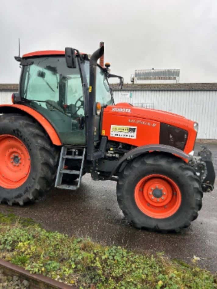 Un tracteur Kubota, modèle M135GX-II, Kubota à Stenay — photo 1