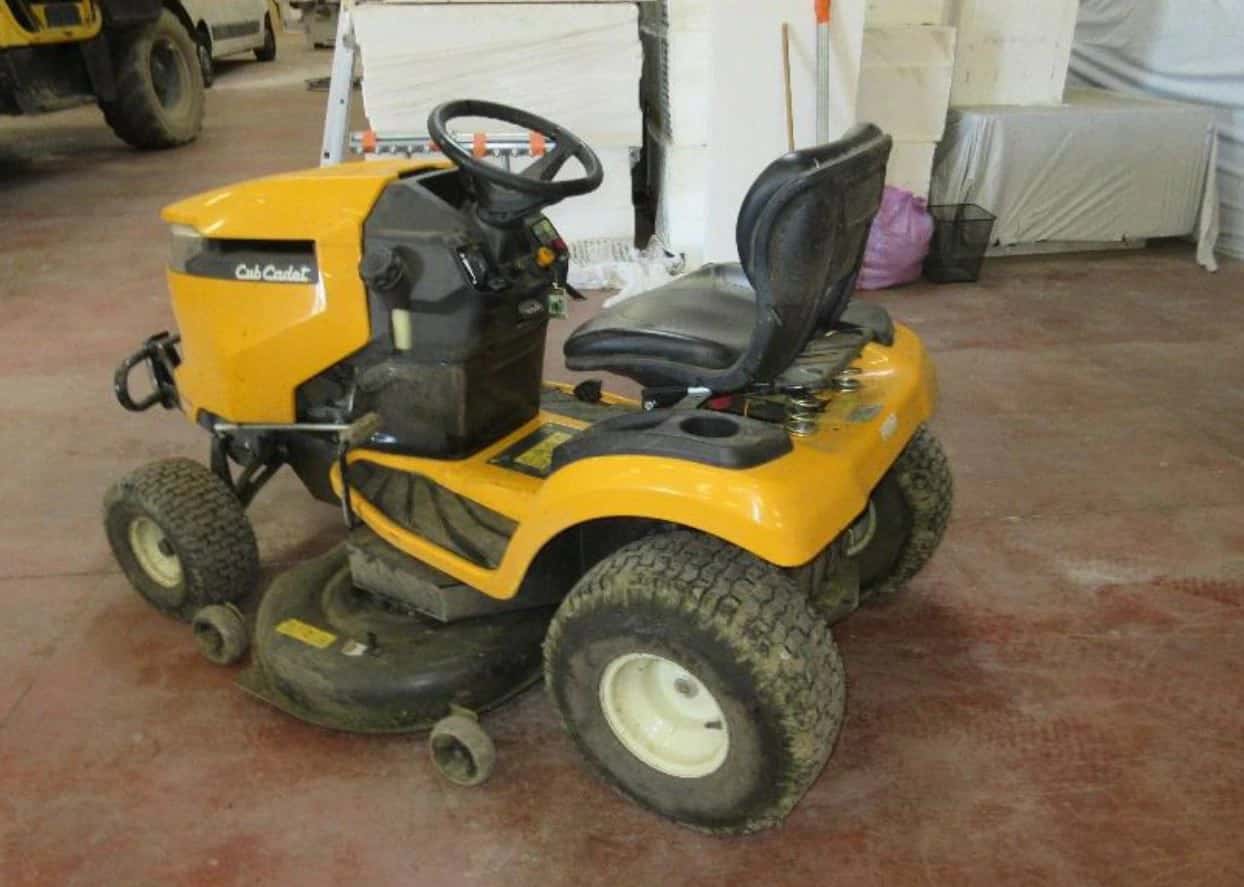 Tracteur tondeuse Club Cadet XT2, année 2019