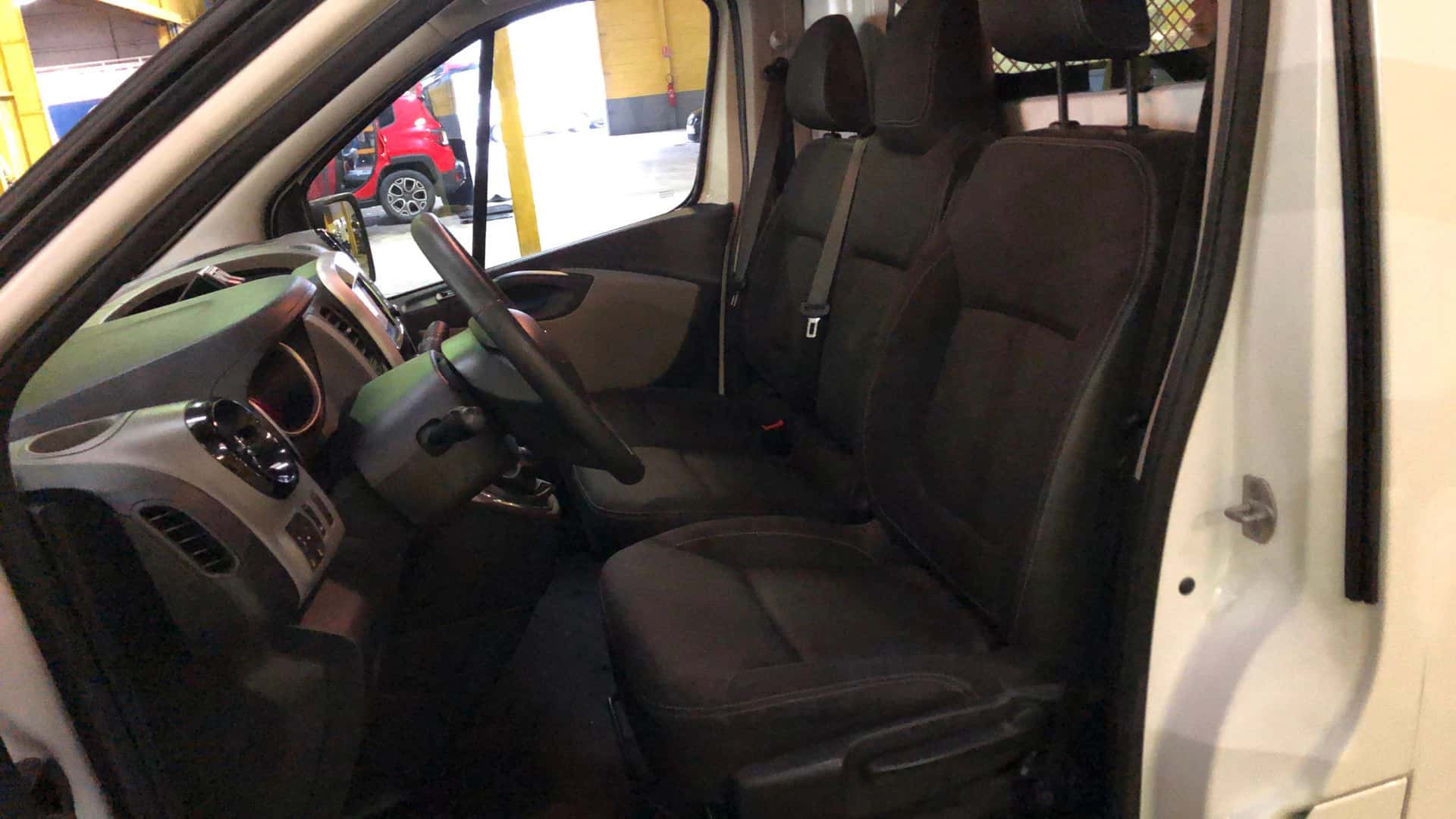 TRAFIC FGN L1H1 1000 KG DCI 95 E6, RENAULT · 2017 · 154 068 km · Diesel à Vertou — photo 1