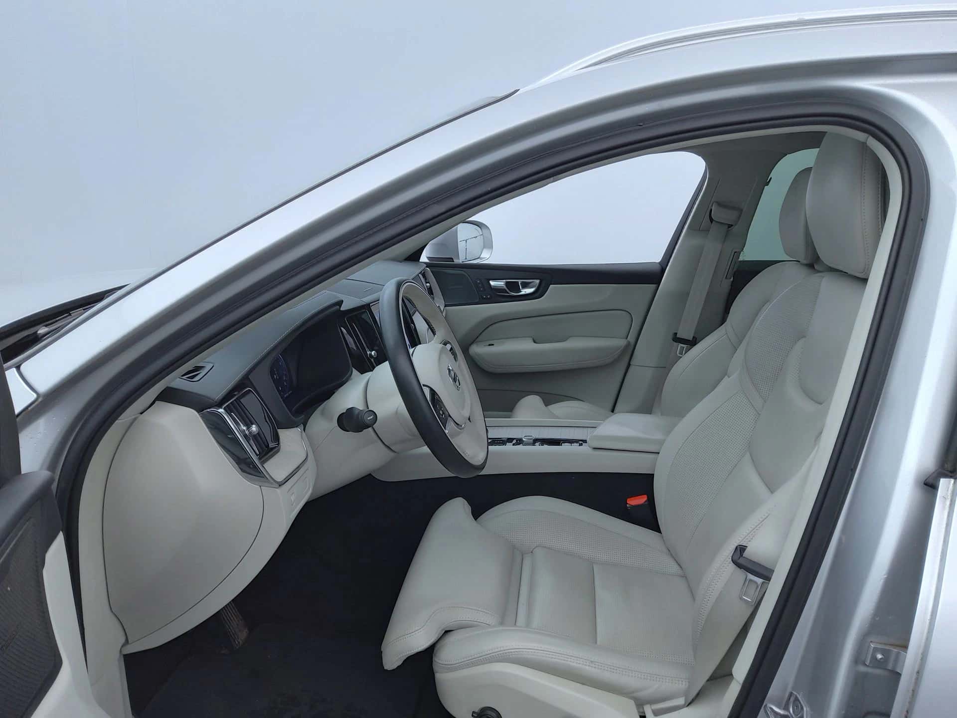 XC60 T8 Twin Engine 303 ch + 87 ch Geartronic 8, VOLVO · 2020 · 88 192 km · Hybride à Caudan — photo 1