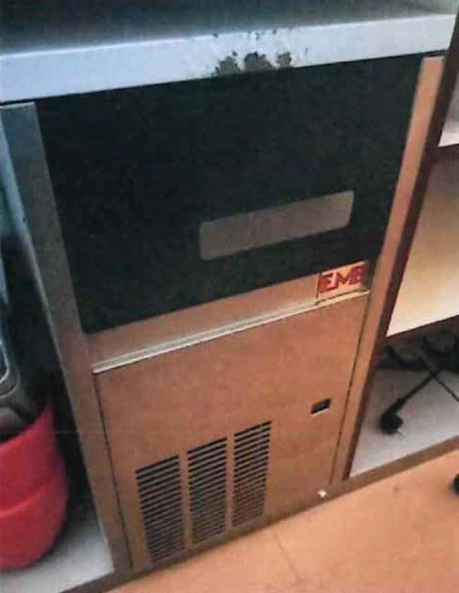 Une machine à galçon EMB