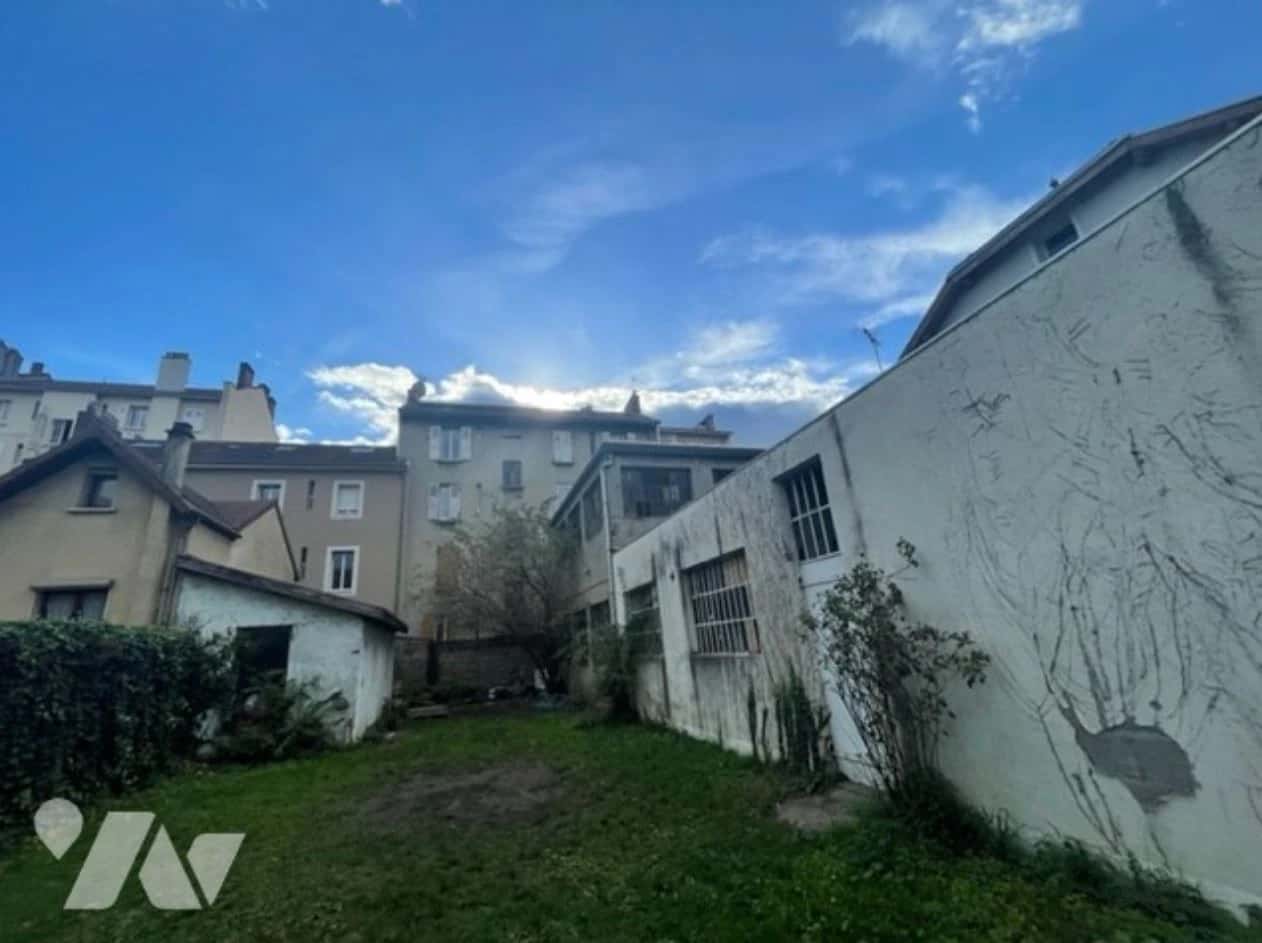 Une maison T10 de 530 m² à Grenoble, Grenoble · 530.00 m² · 10 pièces à Grenoble — photo 1