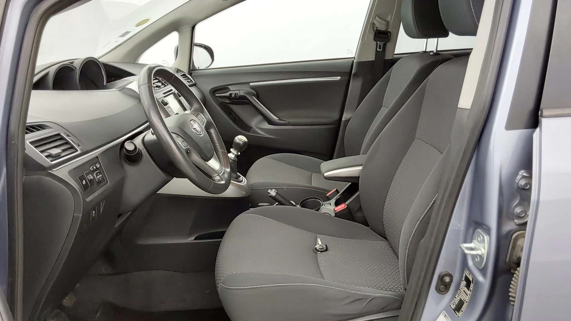 Verso 124 D-4D 5pl FAP Dynamic, TOYOTA · 2013 · 106859 km · Diesel à Valenton — photo 1