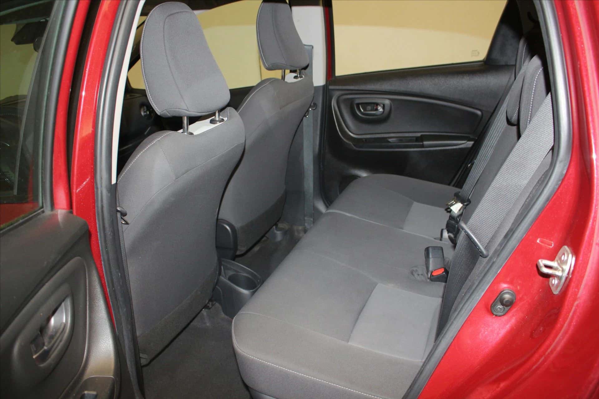 Yaris Hybride 100h, TOYOTA · 2018 · 100 243 km · Hybride à Caudan — photo 1