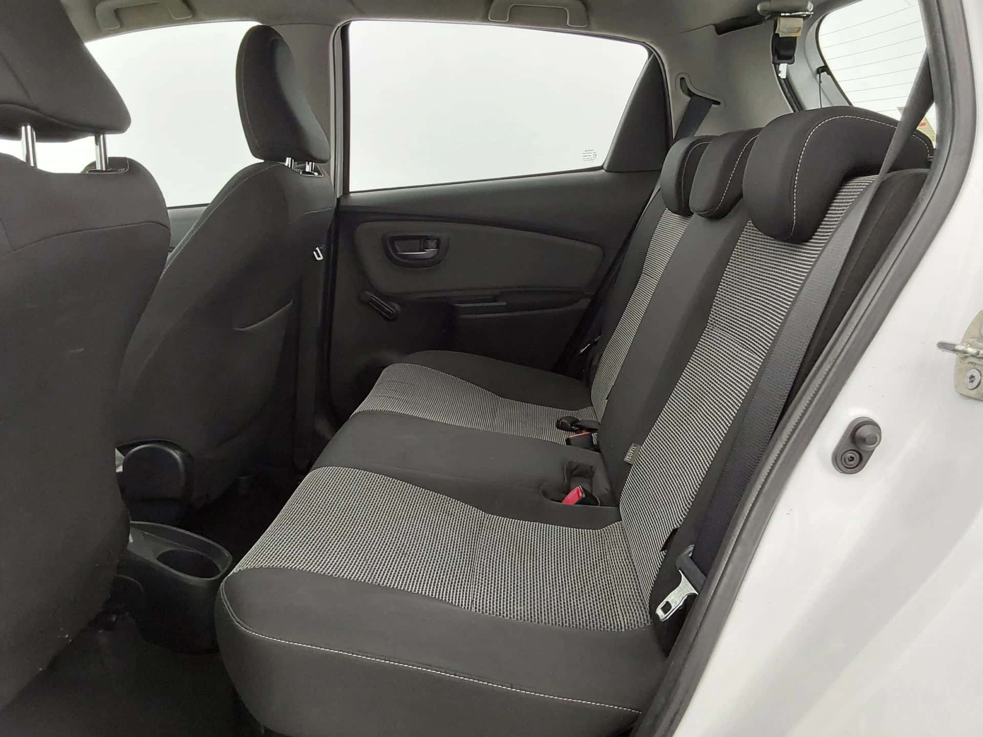 Yaris Hybride 100h Dynamic, TOYOTA · 2015 · 108646 km · Hybride à Caudan — photo 1