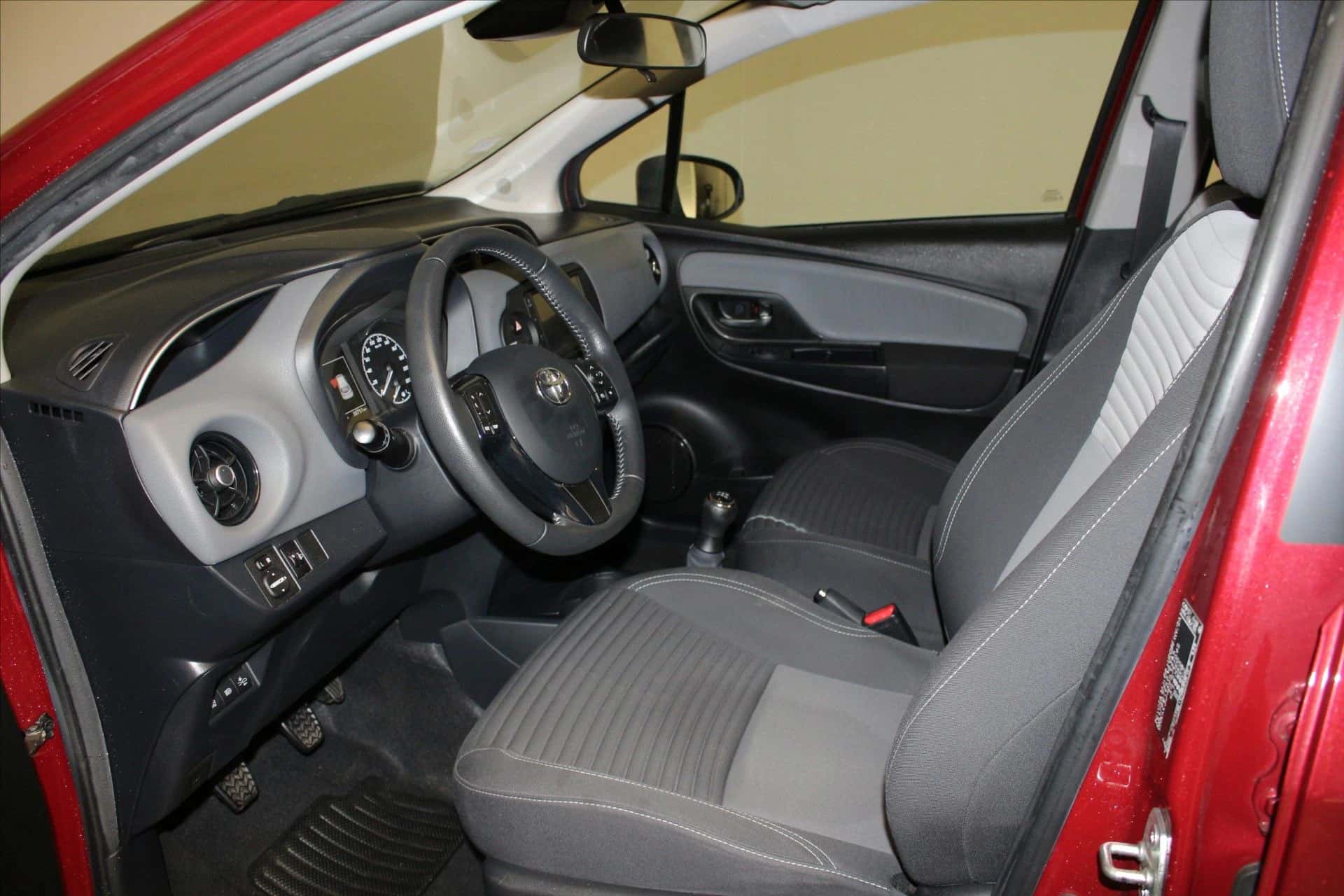 Yaris 70 VVT-i, TOYOTA · 2019 · 30 750 km · Essence à Caudan — photo 1
