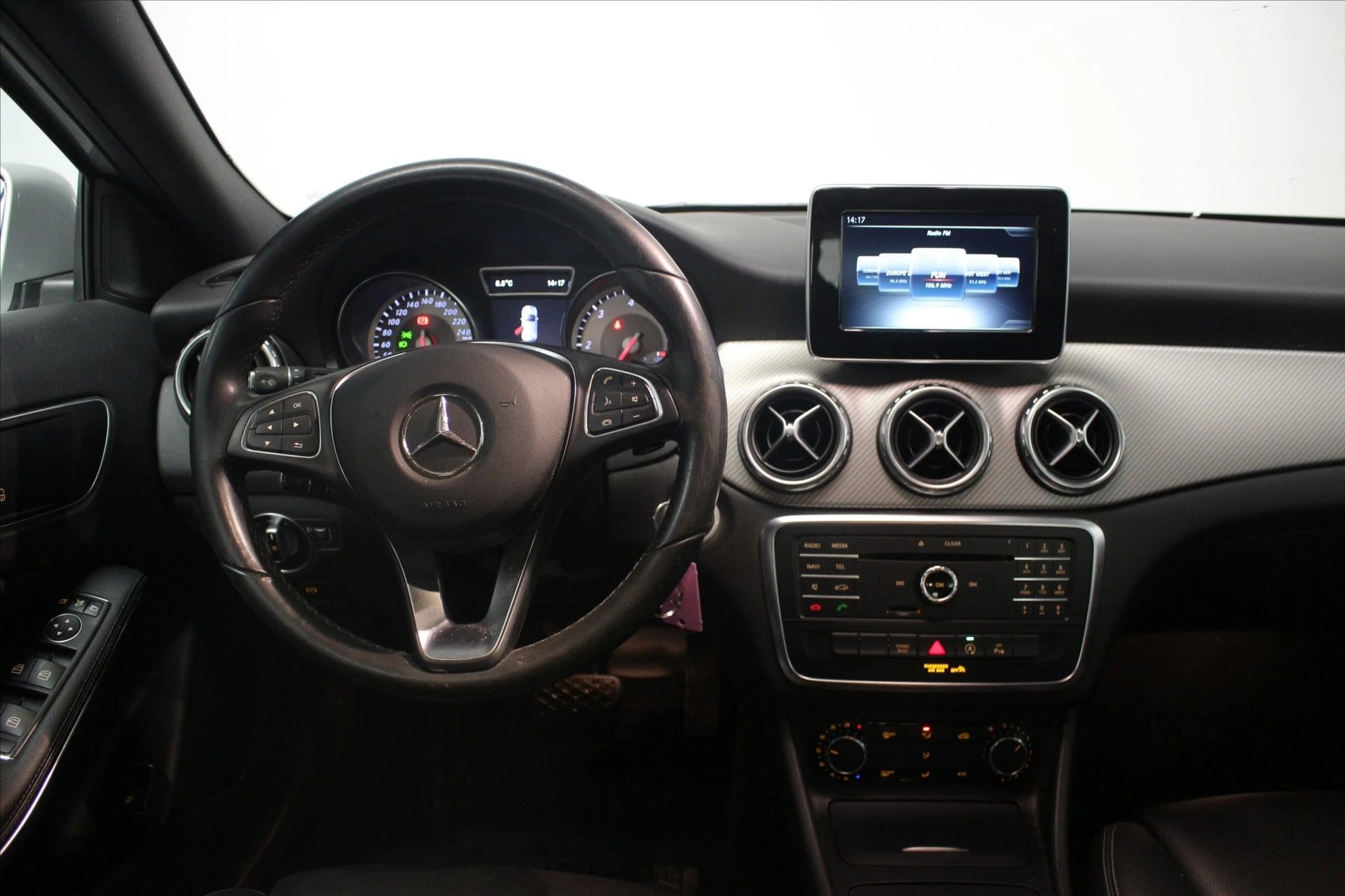 Classe GLA 200 d, MERCEDES · 2016 · 66 630 km · Diesel à Caudan — photo 1
