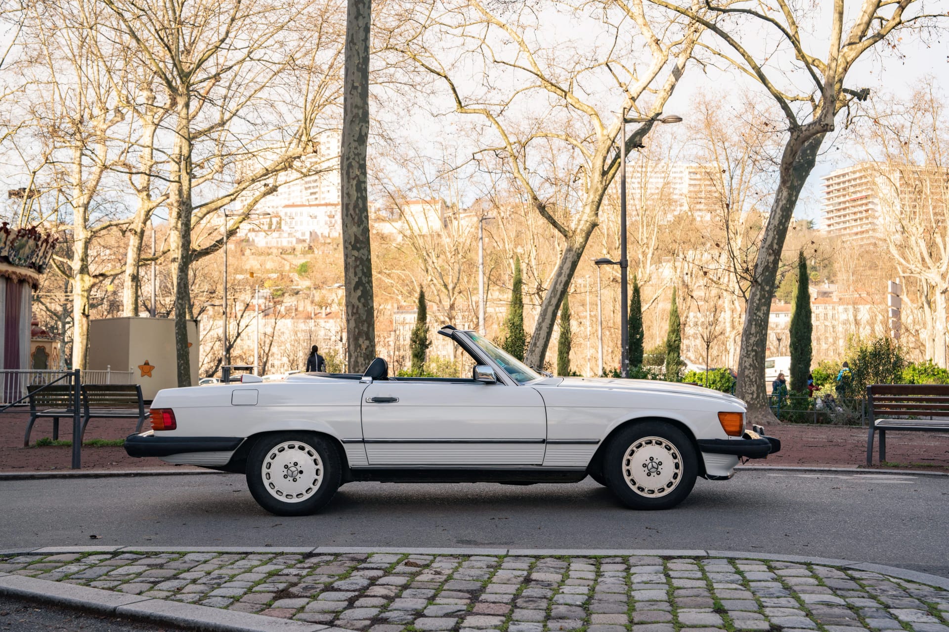 1987 – Mercedes-Benz 560 SL, Mercedes · 1987 à Lyon — photo 1