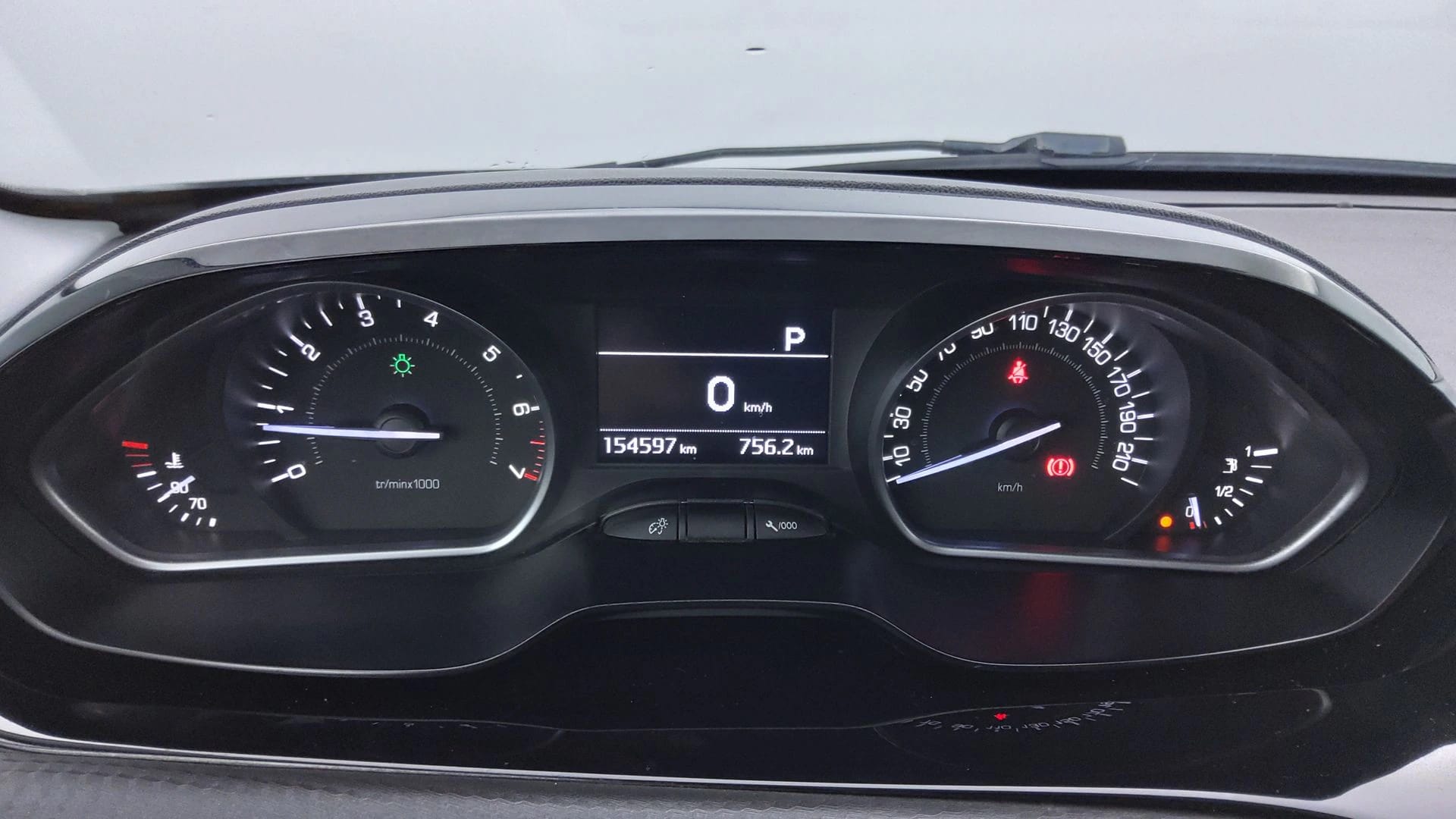 208 1.2 PureTech 110ch S&S EAT6 Allure, PEUGEOT · 2017 · 154597 km · Essence à Caudan — photo 1