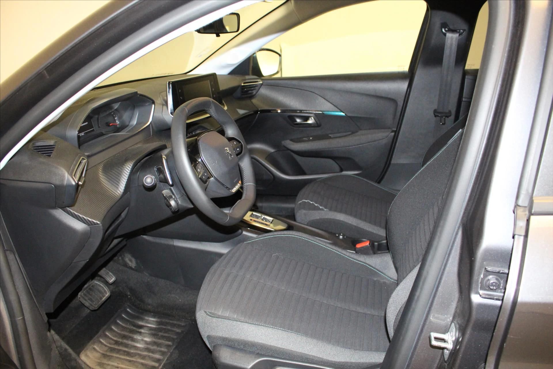 208 PureTech 100 S&S EAT8 Style, PEUGEOT · 2023 · 17142 km · Essence à Caudan — photo 1