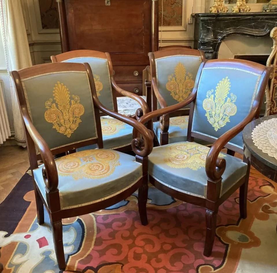 Suite de quatre Fauteuils en acajou à Nantes