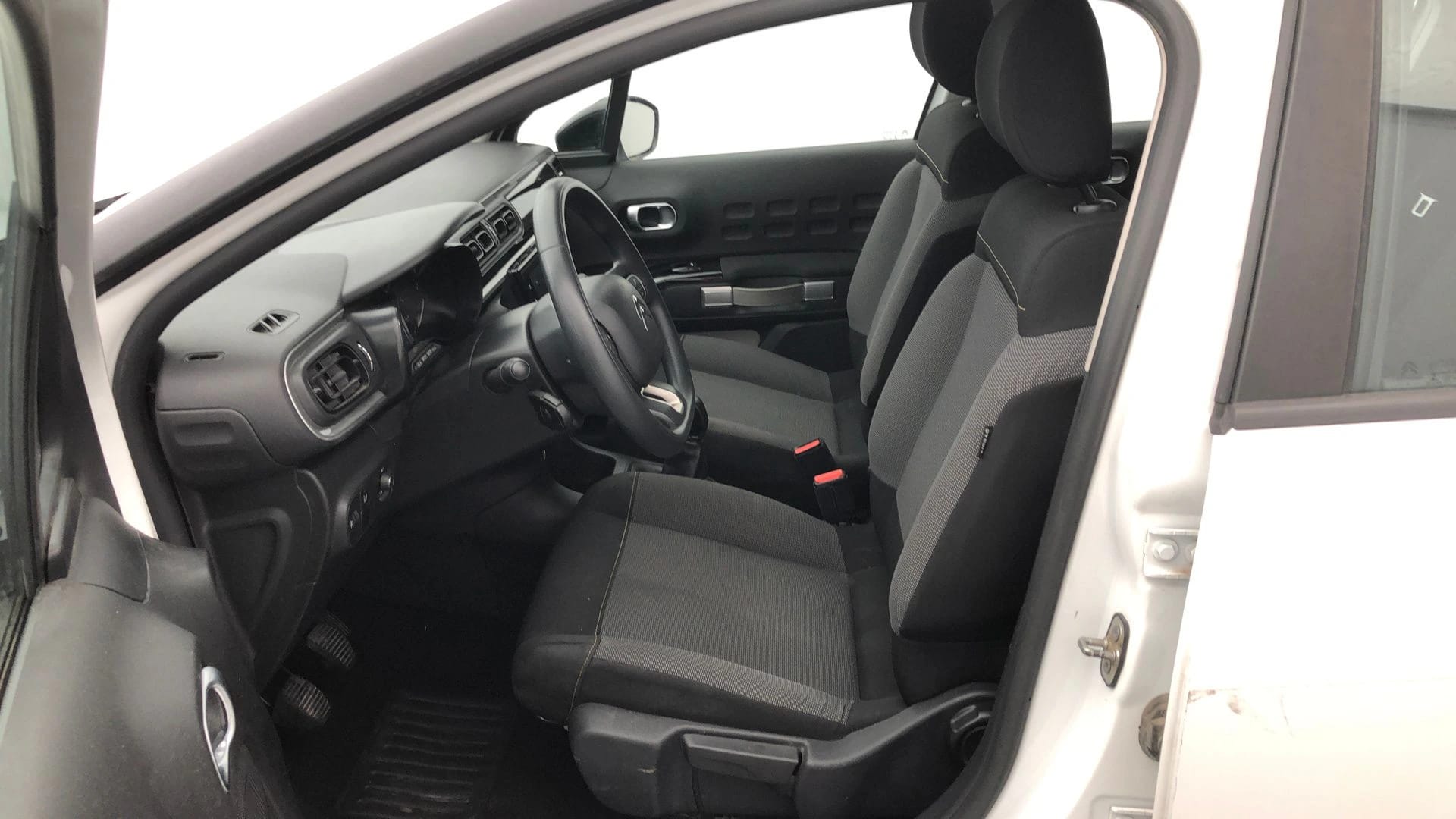 Usure habitacle…, CITROEN · 2019 · 113674 km · Diesel à Miramas — photo 1