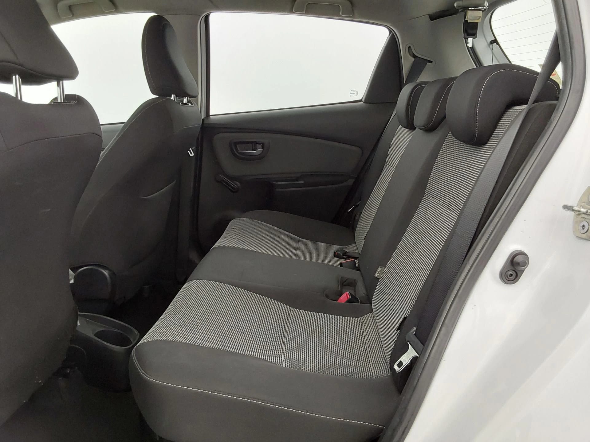 Yaris Hybride 100h Dynamic, TOYOTA · 2015 · 108646 km · Hybride à Caudan — photo 1