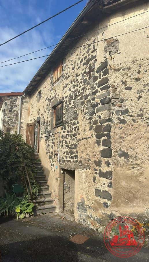 Un immeuble de 73.81 m² situé impasse du Pré Banguet à Solignat
