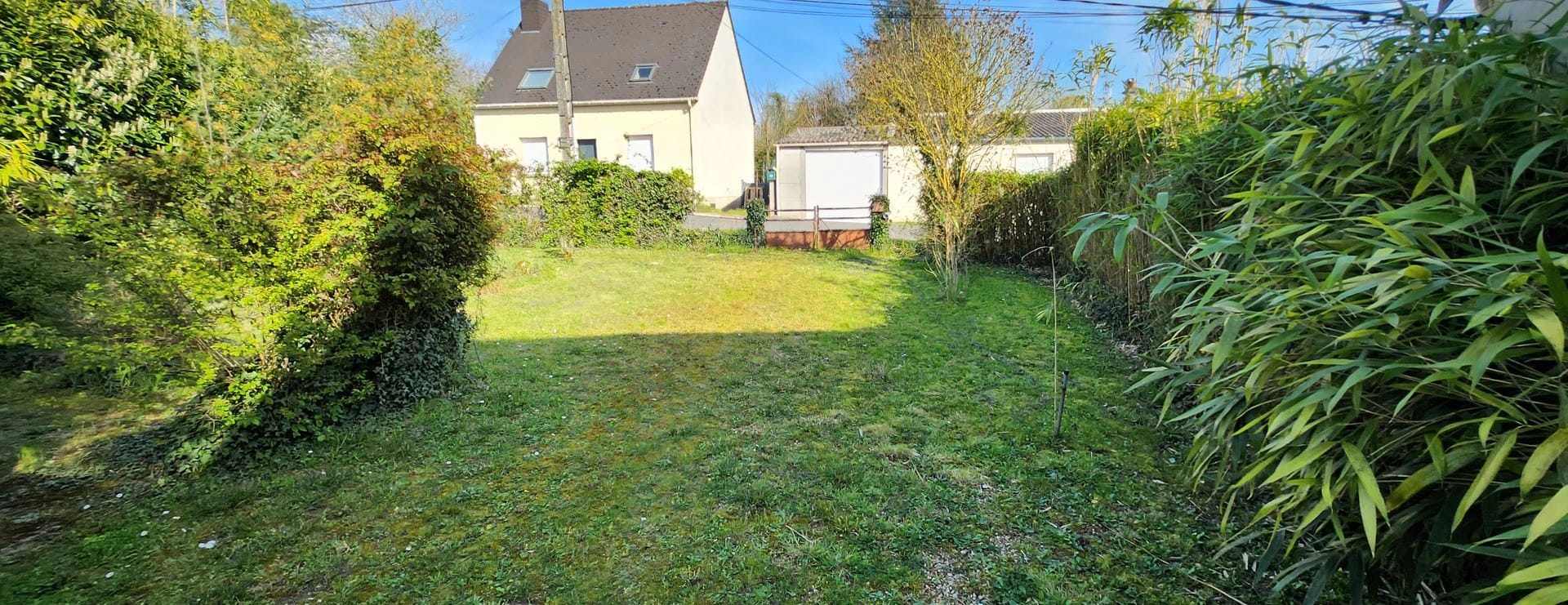 Un terrain constructible de 837 m² situé route de la Chansonnière à Briollay, Briollay · 837 m² · 102 €/m² à Briollay — photo 1