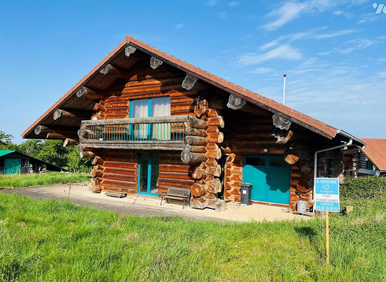 Une maison T5 de 131 m² située chemin Des Fustes à Parux, Parux · 131 m² · 5 pièces à Parux — photo 1