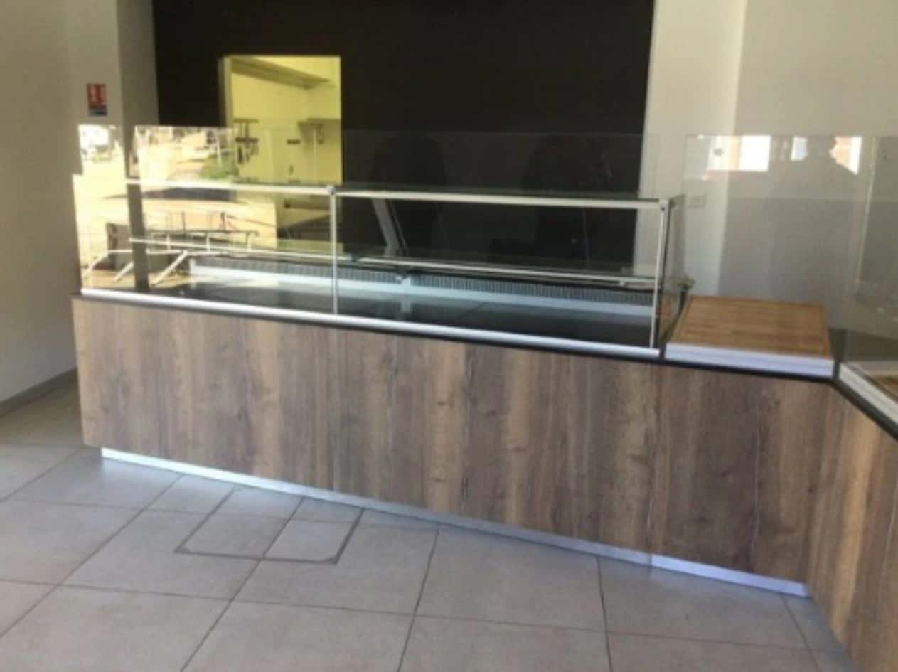 Vitrine réfrigérée froid positif et comptoir d’angle à Épinal